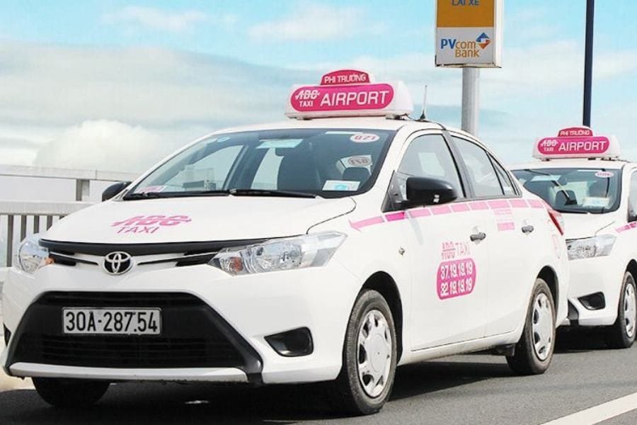 Màu hồng đặc trưng của thương hiệu Taxi ABC.