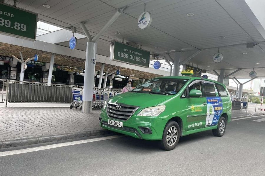 Taxi Mai Linh là một trong những thương hiệu taxi nổi tiếng nhất.