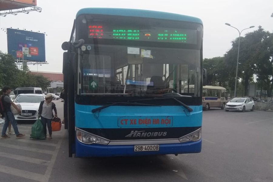 Xe bus 109 đi từ bến xe Mỹ Đình đến sân bay Nội Bài.