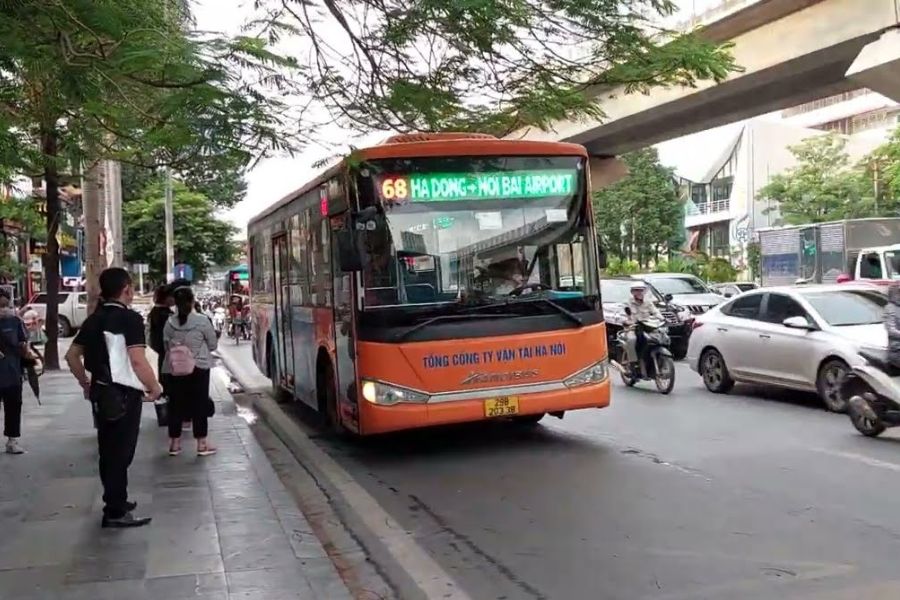 Người dân ở Hà Đông có thể chọn xe bus 68 để đi sân bay Nội Bài.