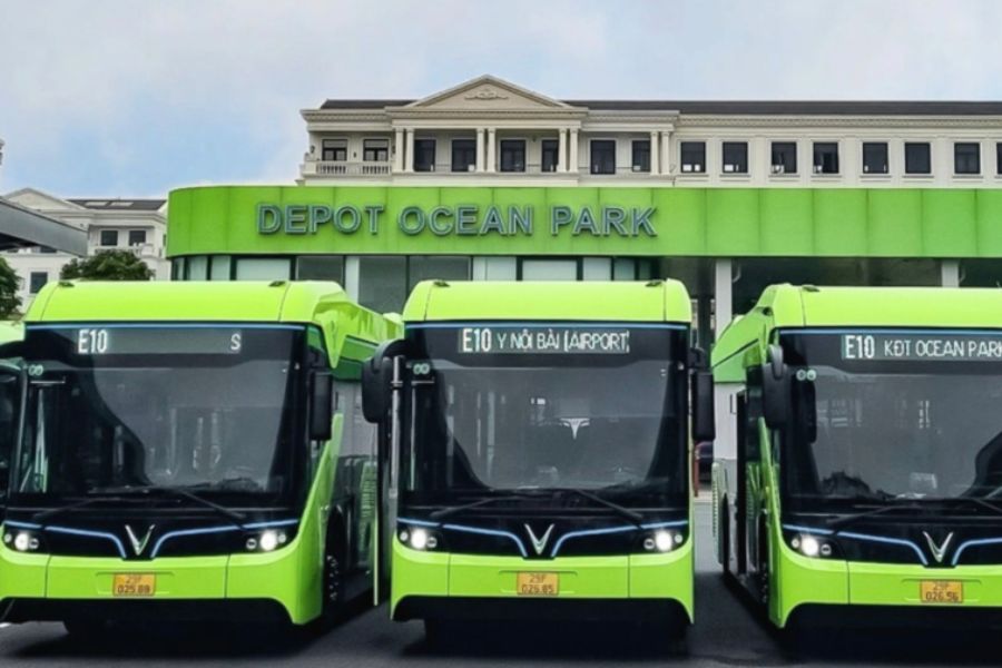 VinBus E10 là tuyến xe buýt điện đầu tiên ở Hà Nội đi sân bay.