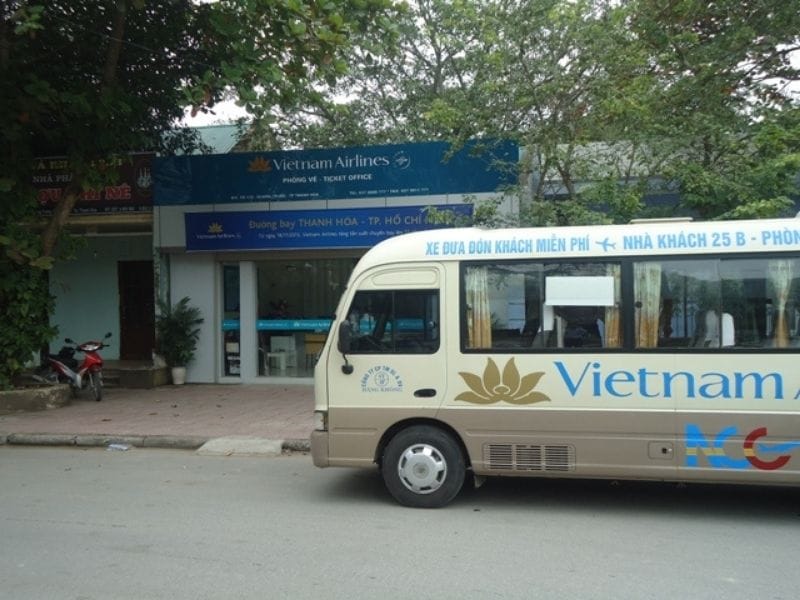Xe buýt của hãng Vietnam Airlines.