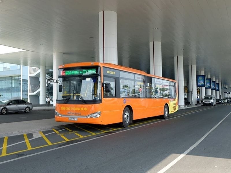 Xe chuyên tuyến của sân bay Nội Bài.